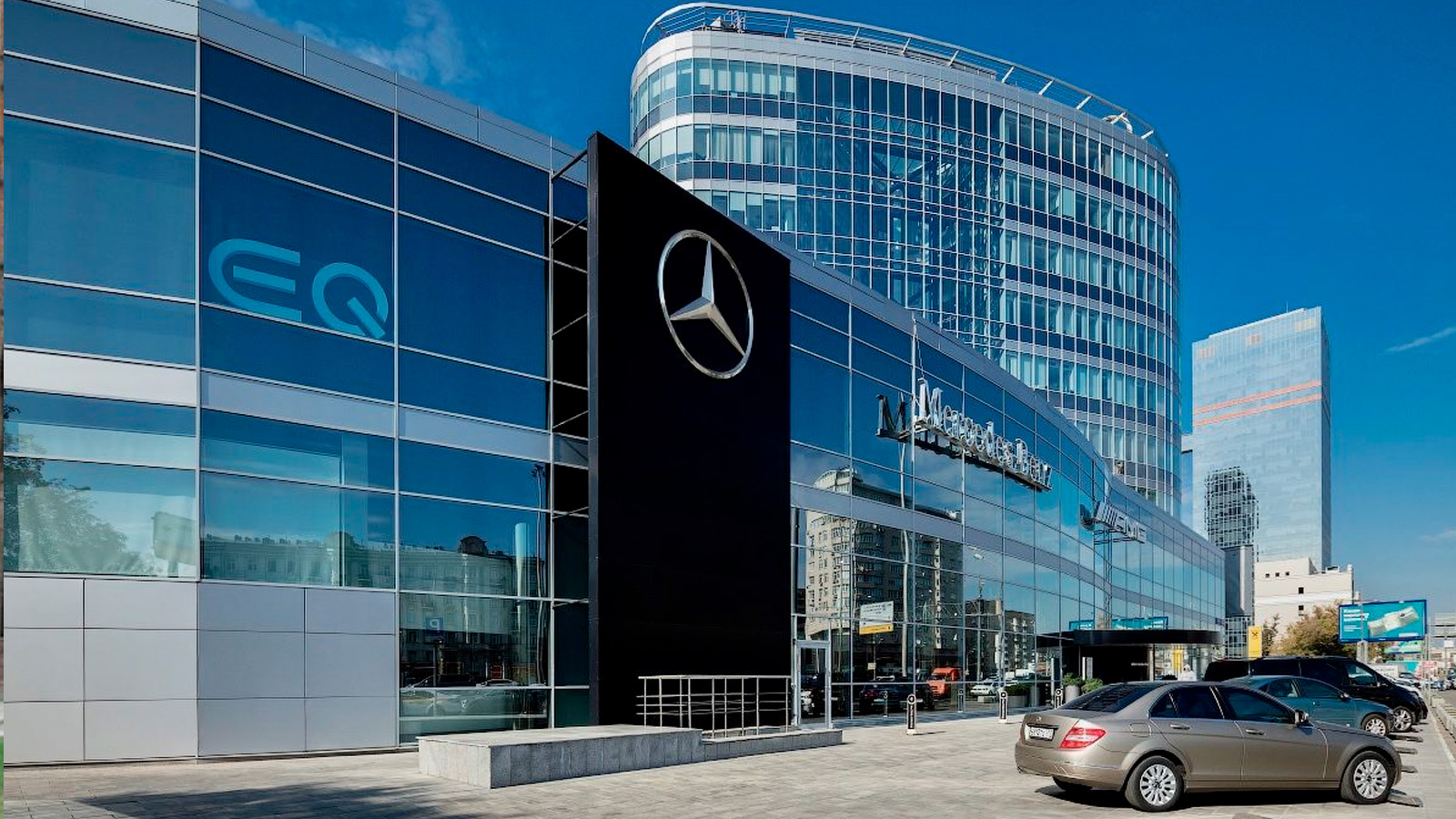 מתחם משרדים ותצוגה Mercedes-Benz Center — תצלום פרויקט